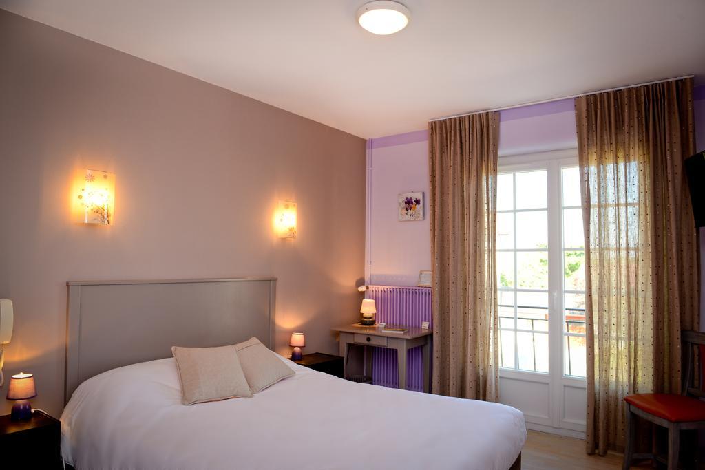 Logis Chez Germaine Hotel Geüs-d'Oloron Стая снимка