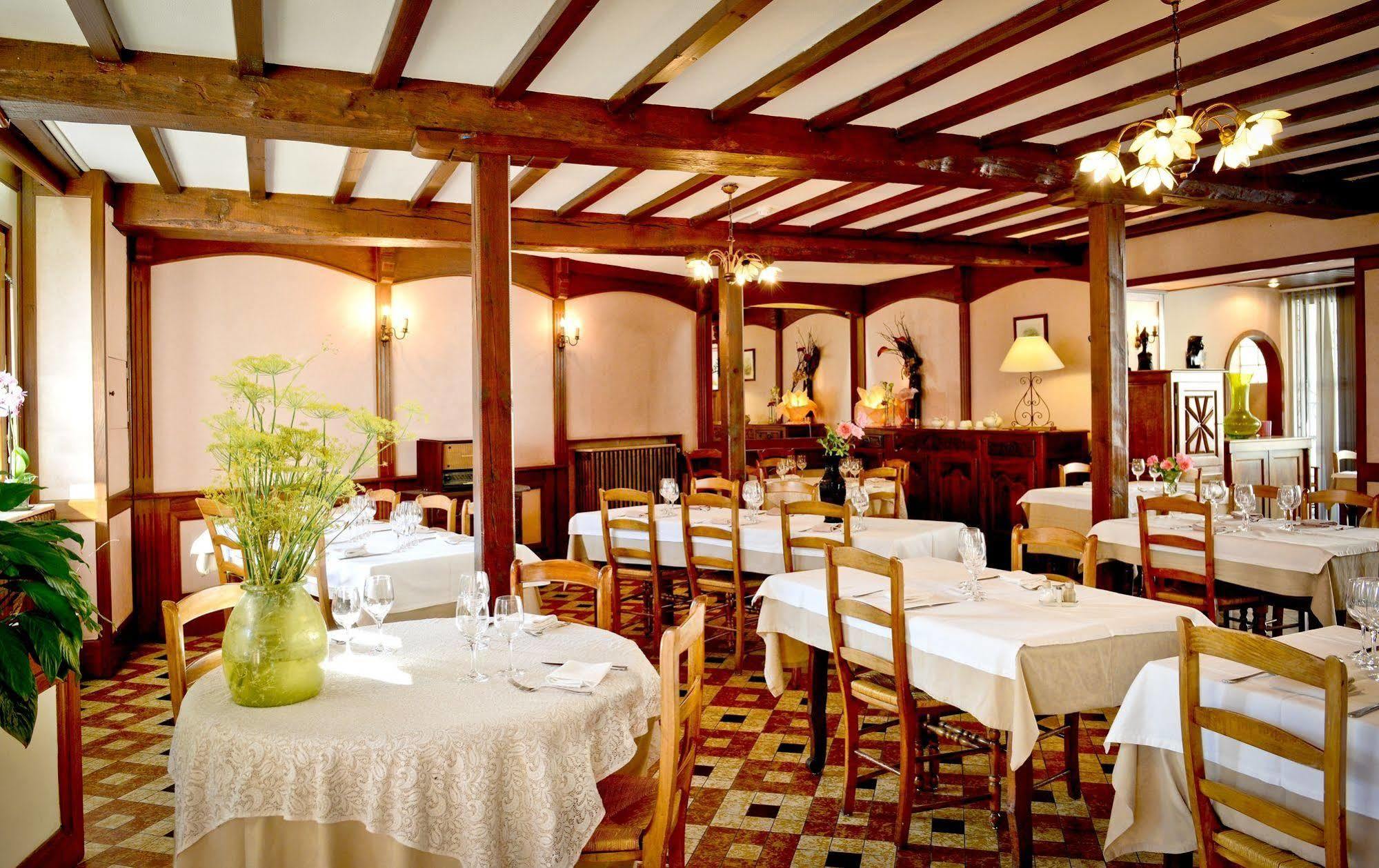 Logis Chez Germaine Hotel Geüs-d'Oloron Екстериор снимка