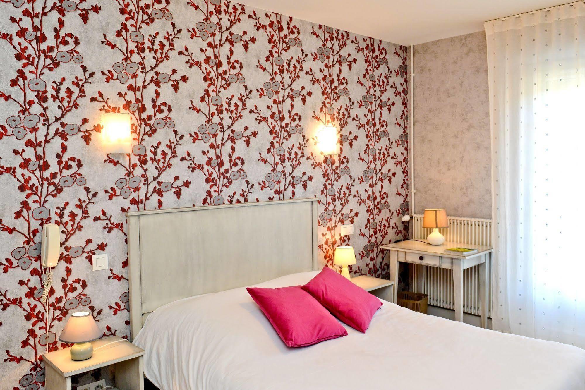 Logis Chez Germaine Hotel Geüs-d'Oloron Екстериор снимка